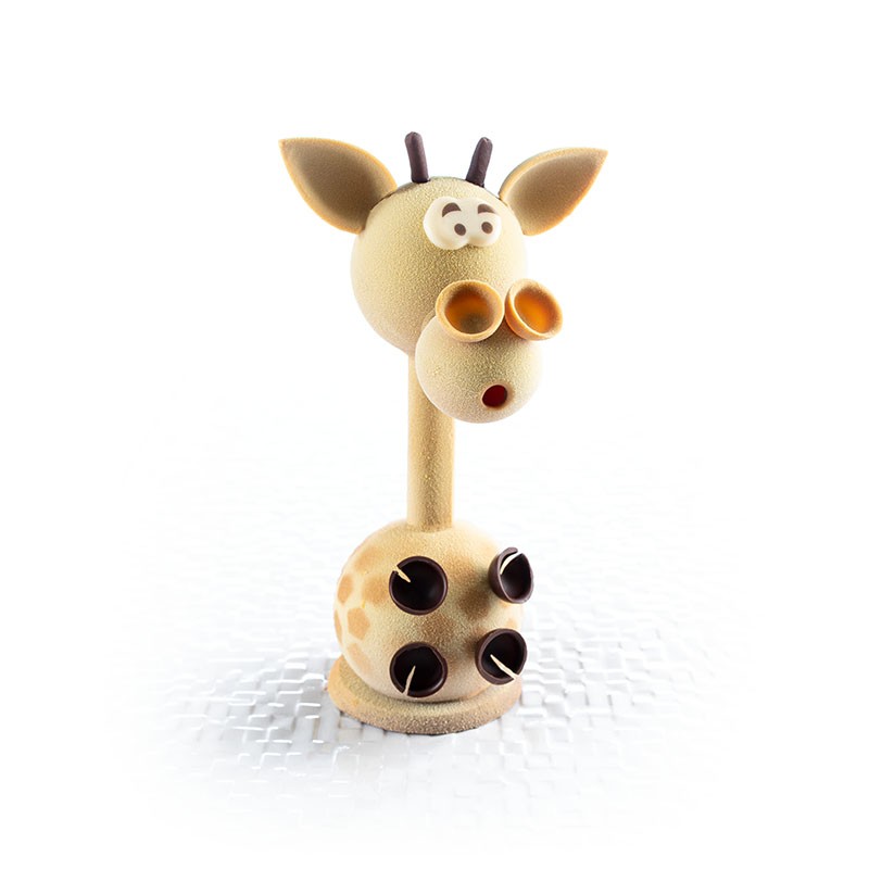 Cuisine En Carton Lave-linge Et Girafe De Jouets Près Mur Blanc Intérieur  Image stock - Image du girafe, domestique: 233824129
